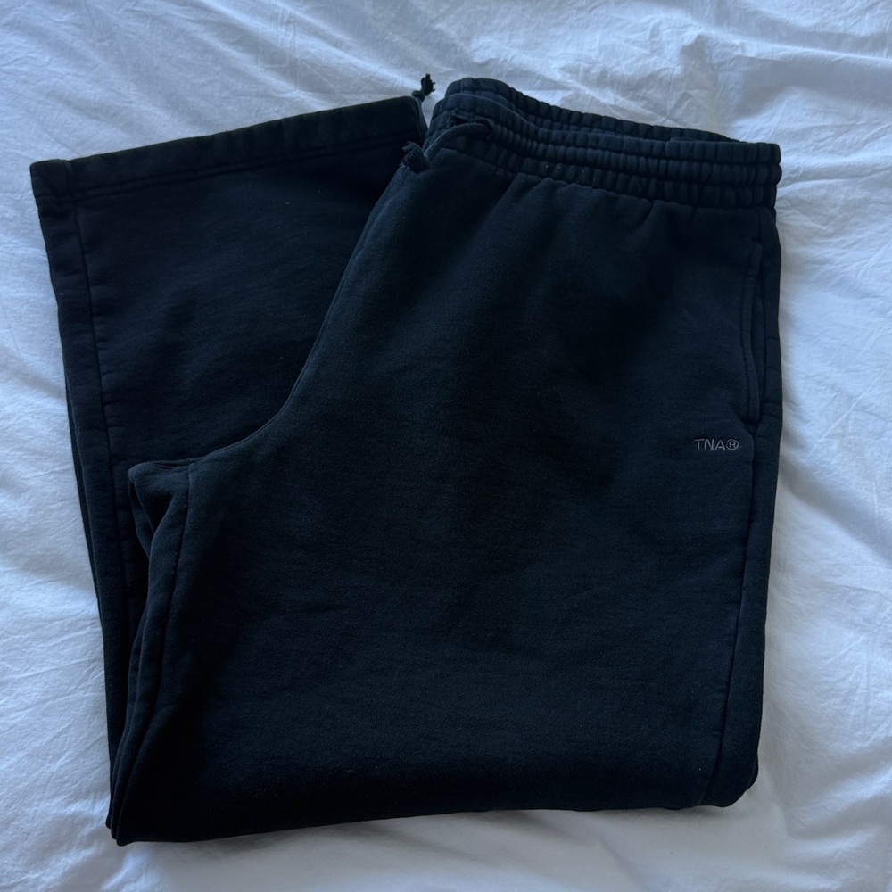 Aritzia TNA Cozy Fleece Joggers in Black - Picture 9 of 9